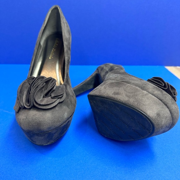 Dark grey suede with rosette detail , nice sturdy heel rare size 13 - Picture 5 of 5